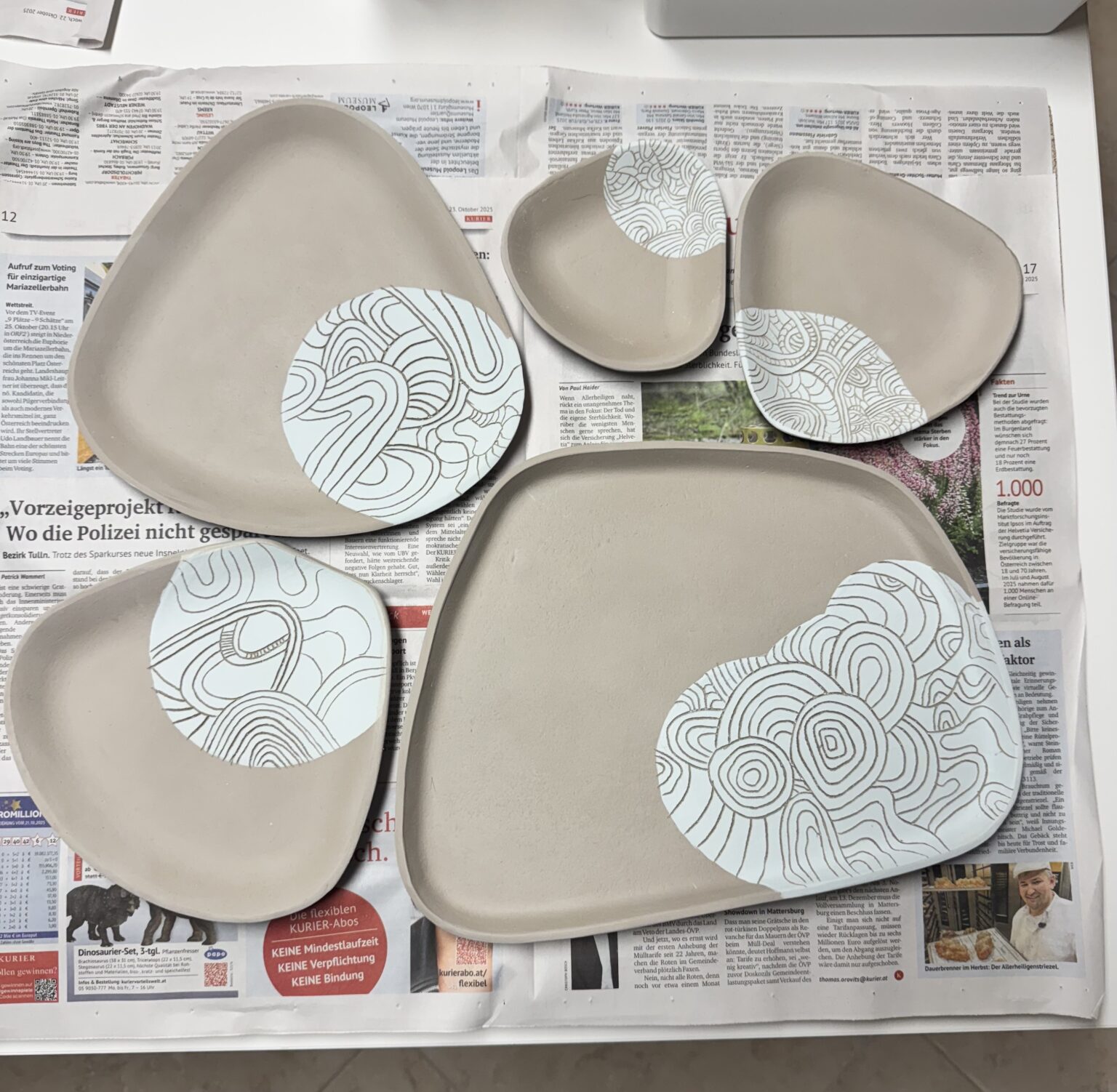 Woodfield Liebling November 2025, Sgraffito und Plattentechnik