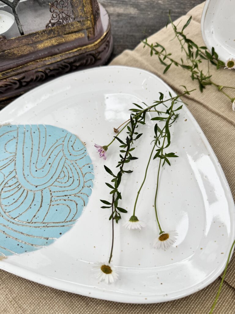 Servierplatten in Sgraffitotechnik